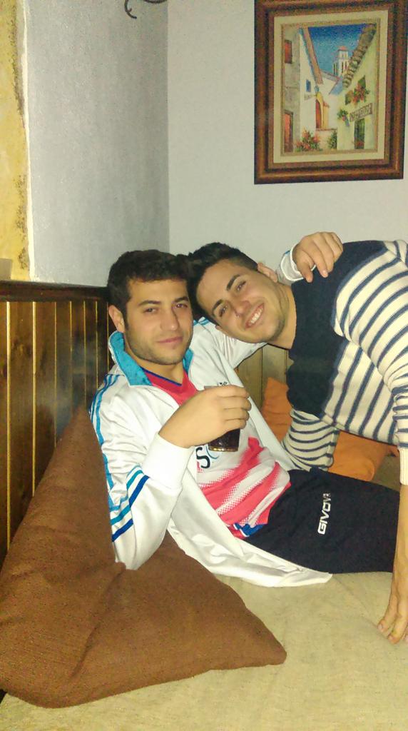 fran6lh's tweet photo. Más agusto que en brazos @89Dehoces #BébeteAlgoMaki http://t.co/uQbSa2pt5j