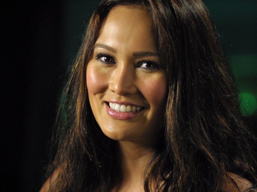 Muchas felicidades a la espectacular Tia Carrere que hoy cumple 48 años.
Happy birthday 