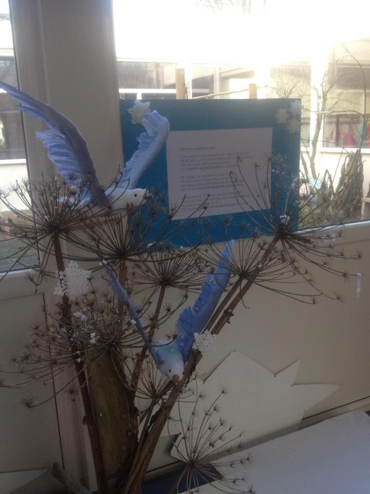 Welkom op school in 2015!
De ingang is mooi in een winterse sfeer ingericht. Tot dinsdag 6 januari. Team 't Heem.