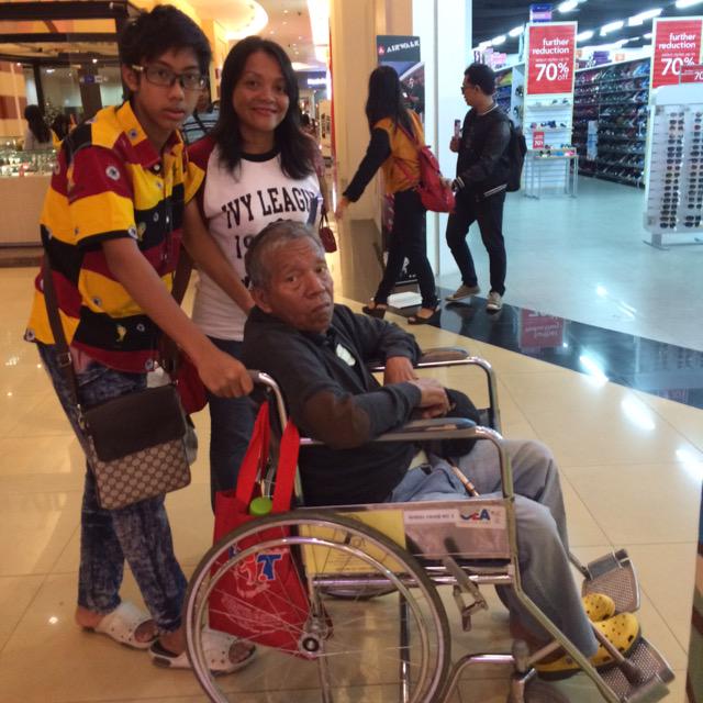 joucindy's tweet photo. Liburan pun akan sgera slesai..!😦😬 http://t.co/April2KhE6