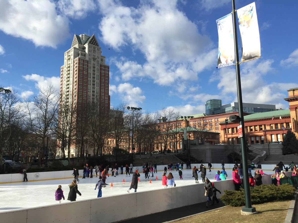 ProvidenceRink's tweet photo. What a picturesque day in the city, ice skating doesn't get much better than this! #letsgoiceskating @indowncitypvd http://t.co/ngkBend5dx