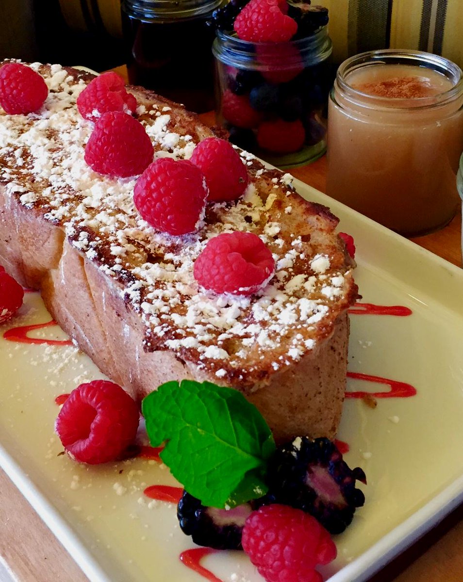 BistroJoes's tweet photo. Please read slowly, we want to make sure you get every word. Fresh berries, apple compote, maple, vanilla ice cream. http://t.co/i1WL6Dm566