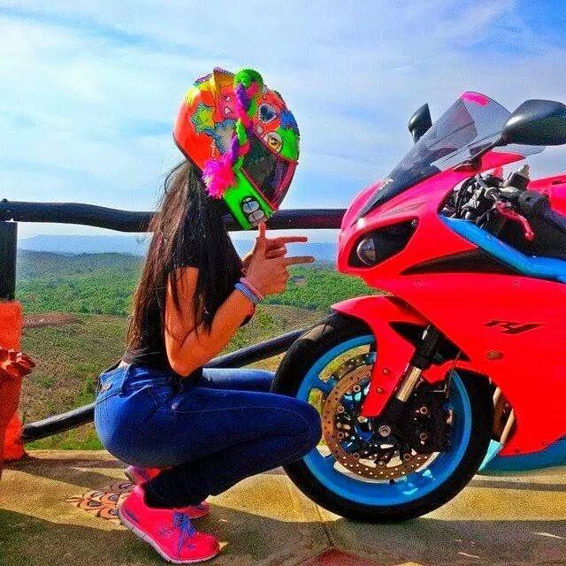 via <a href="/motosGT94/">mottosGT94</a>  "Un aplauso, por que mujeres así como <a href="/marianny1616/">marianny garcia</a> hay pocas."