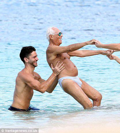 Cumming slutslarni yigish va kesish Qanday qilib uxlab yotgan qizning mushukiga qol qoyish kerak