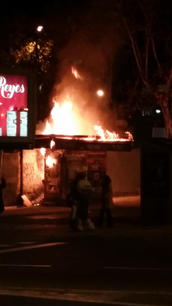 daviiciyo's tweet photo. Incendio en la Plaza Cristo Rey http://t.co/kbN8j4b5cm