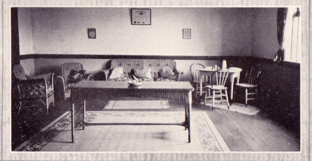 ChiOArchives's tweet image. #flashbackfriday Chapter Room @ChiOmega_LSU in the 1920s. Notice the charter above the couch!