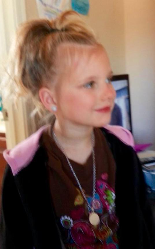 amylo480's tweet photo. My pretty girl!  She loves make up! http://t.co/xRVt2FMyrf
