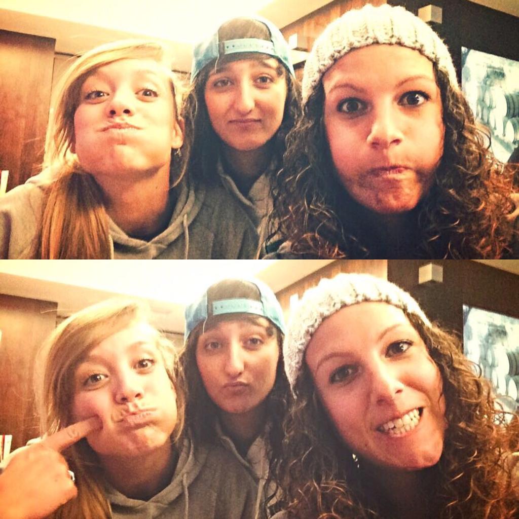 pm2noelia's tweet photo. Esta pasando algo que echaba de menos. La compañía de dos crak! Amigotas! Me encantáis! http://t.co/5OXhTRNJC3