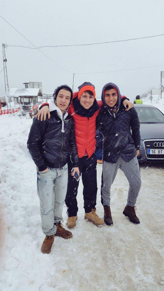 Compela61's tweet photo. @AhmetVarool @baybattu bu fotoda iyi 👍 http://t.co/ou9lOX6r3t