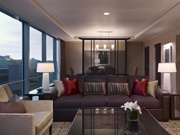 shez154's tweet photo. "@PghBizTimes: You’ll never guess how much the Presidential Suite @ Fairmont @TheBullHurley  http://t.co/86G5e3uWP9 http://t.co/6haE3V3LA6"