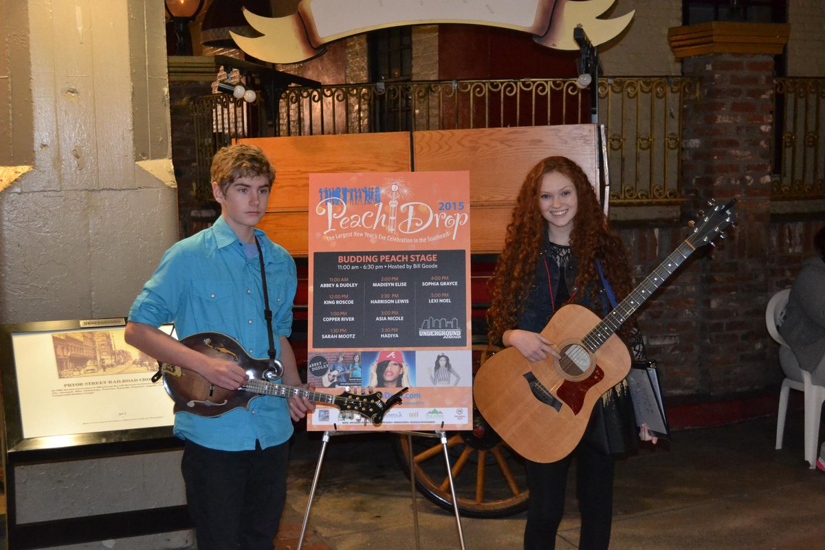 Atlanta's Peach Drop tweet media