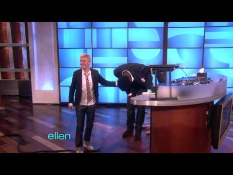 MarketRedirect's tweet image. Tony Falls for Ellen! vid.staged.com/vZIm #staged