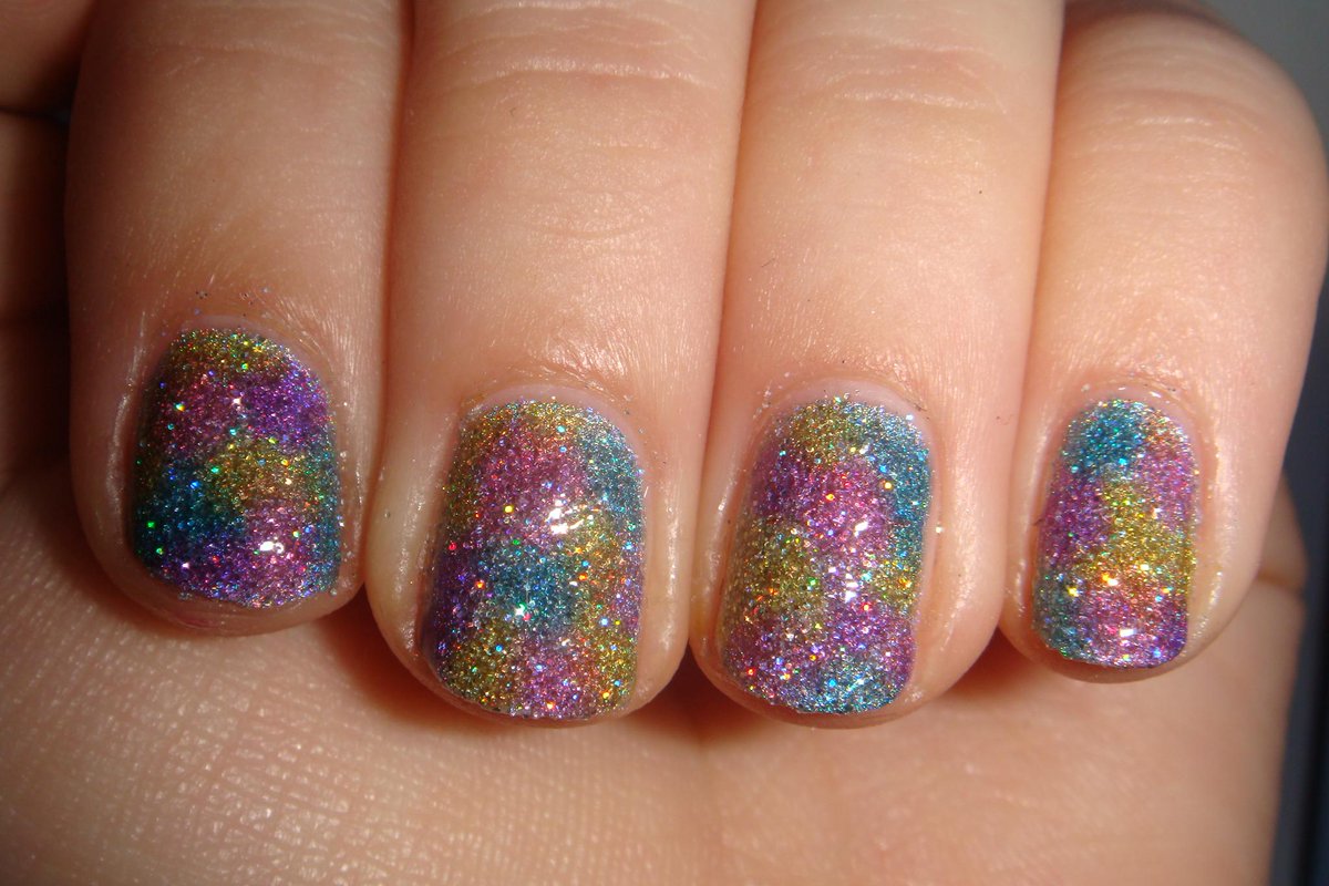 Happy New Year everyone, here's my new years manicure. colorfulcupcakecat.blogspot.com/2015/01/happy-… #nailart #glitter