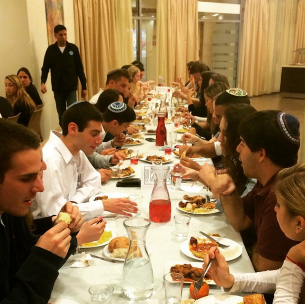 gokesher's tweet photo. Shabbat Shalom from #GoKesher #Bus324! Thanks @brettlubarsky! http://t.co/L4cal8fQRh
