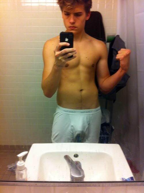 HotDisney's tweet photo. Dylan Sprouse from Disney's Suite Life of Zack and Cody and Suite Life on Deck! RT! http://t.co/e5yfASNfQK