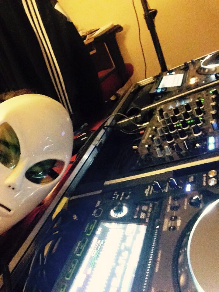 DeejayAlexC's tweet photo. Enregistrement Podcast!!!! *-* <333
Bientôt sur @mixcloud @YouTube @SoundCloud http://t.co/xOqBllKCcv