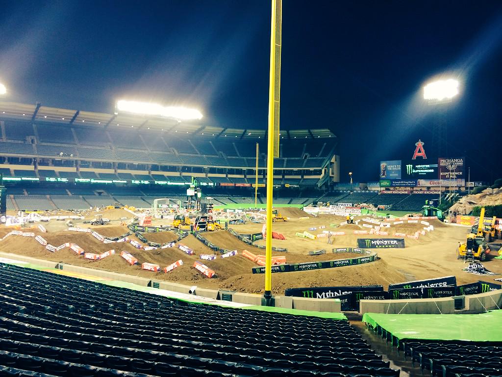 angelstadium tweet picture