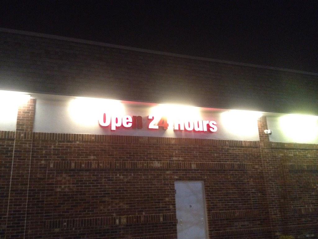 TheKing0fSwing's tweet image. Come to @CVS_Extra where they're ope 2 hours... #signproblems