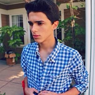 loftusdallas's tweet photo. @loftusdallas: cutie ☺️ follow me Brent ily :)) #FollowMeBrent @BrentRivera http://t.co/Lfankk1zgr x55