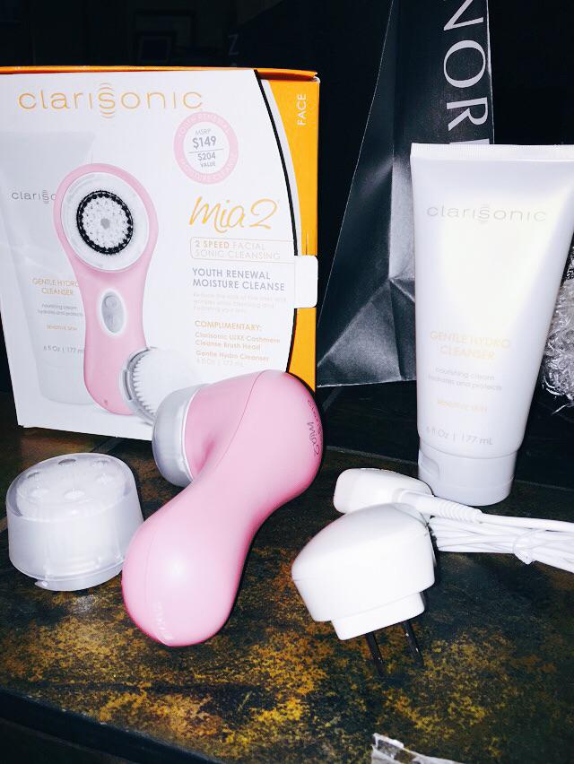 hannahjleee's tweet photo. Oops! Let's see how good this is! #clarisonic #facecleanse #changcalleditadildo #innapropriate http://t.co/zGuOLyDAGK