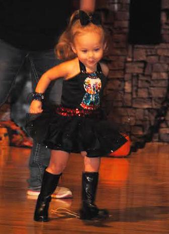 PageantGrl's tweet image. @ArianaGrande Big fan!  She loves to dance to your music! Future opening act 2020 :)  #dance  #Rockstar
