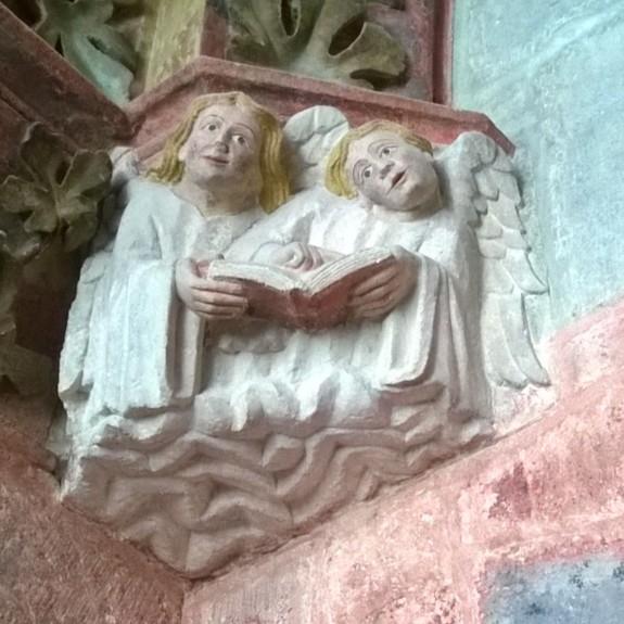 #Angels in an old #Spanish #cathedral. #RomanicArt
#Ángeles en una vieja #catedral #española #ArteRománico #Burgos