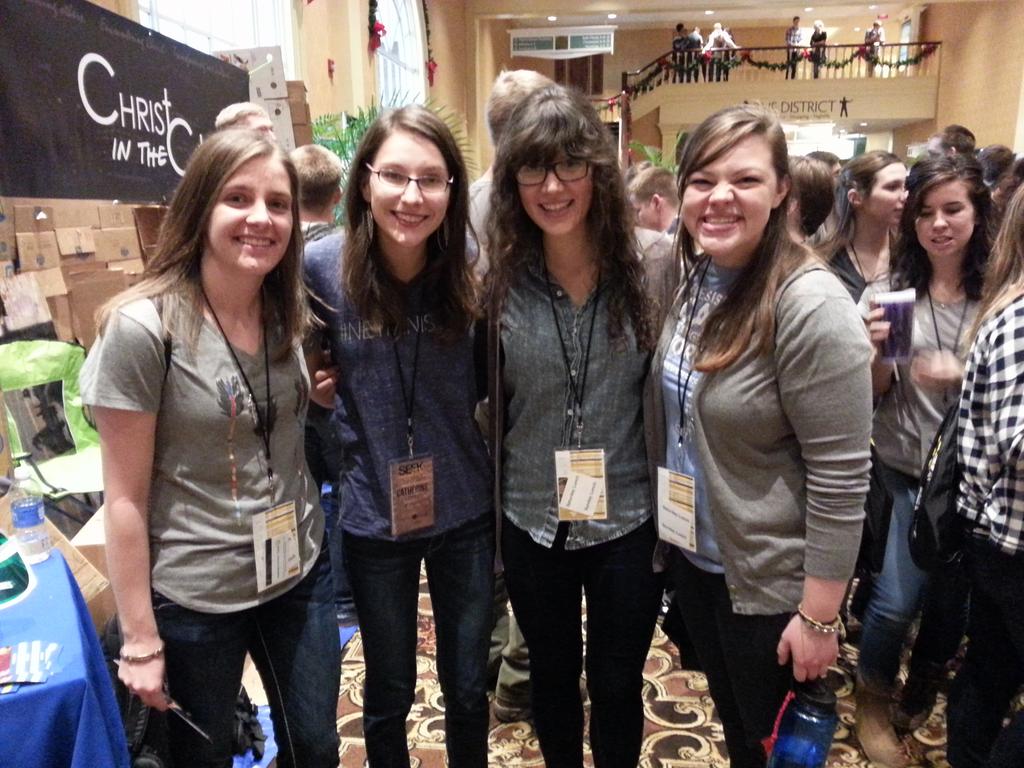 The_RyLo's tweet photo. #SEEK2015 #SEEK2015_NET @netministries #NETalumni for days! They're everywhere! http://t.co/CjxTFq9rtD