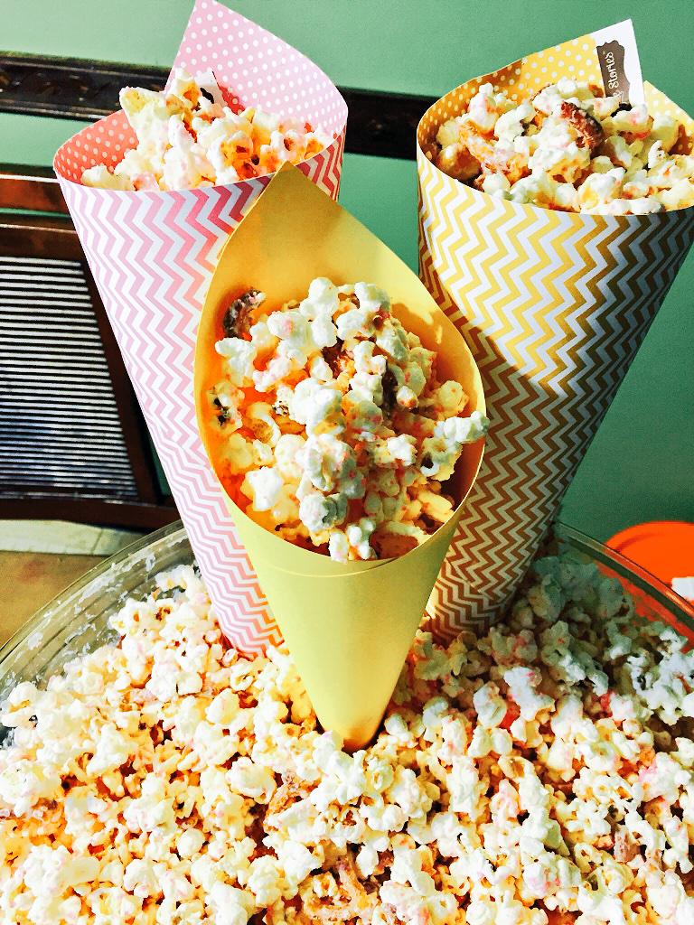 DesiraeMaranda's tweet photo. Diy popcorn cones for my baby's first birthday 🌞💛 #princesslilli http://t.co/L2ldQSRmDt