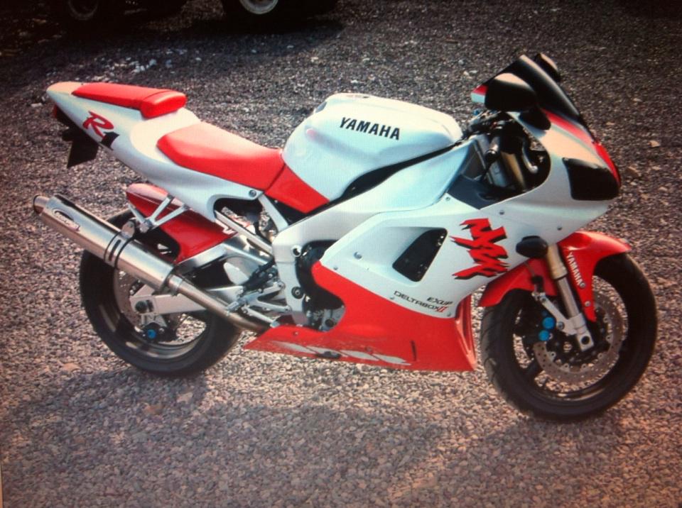 James Macinnes On Twitter Yamaha R1 Red And White Nicest
