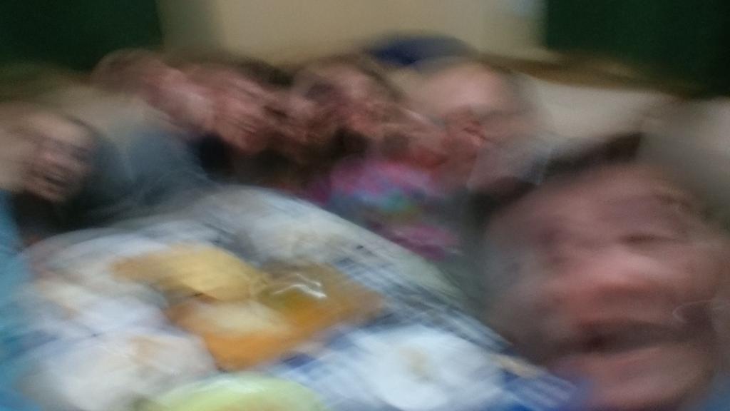 LydiaArFer's tweet image. Cena en familia!! #jabugo #intentos #resplandor #carasdebelme @ainho_pupis @niinii971230 #mamafotografica