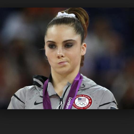 Runnerrproblems's tweet image. When you still have to get your run in and it's getting dark outside