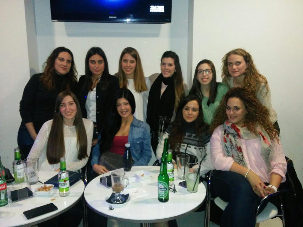 Alba_p_m's tweet photo. Cena de empresa #Piripis http://t.co/zMJiaPQNzt