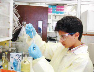 First1Saudi's tweet image. فارس إبراهيم الخليفي
شاب سعودي لكن ليس عاديا!
20 اختراع..
حصل على لقب أصغر مخترع سعودي
من اللجنة السويسرية للمخترعين.