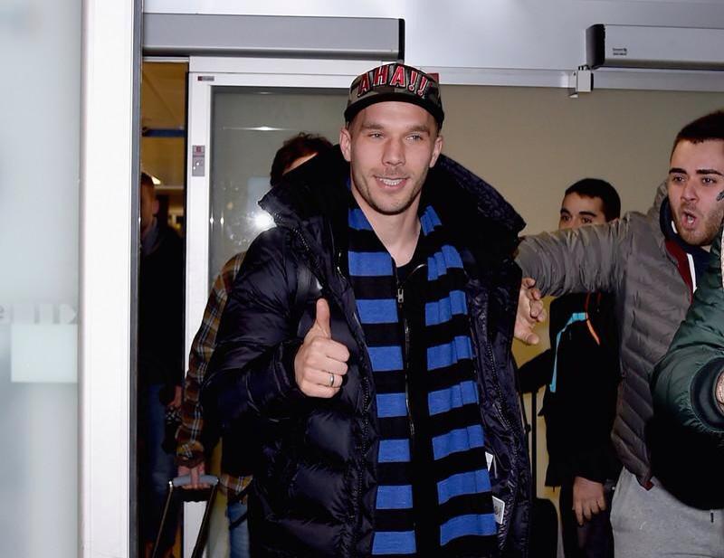 Tempo hari kan AW baru kasih statement di prescon, soal Poldi yang ga akan kemana2 &amp; Inter ga serius. Eh ternyata! 💔