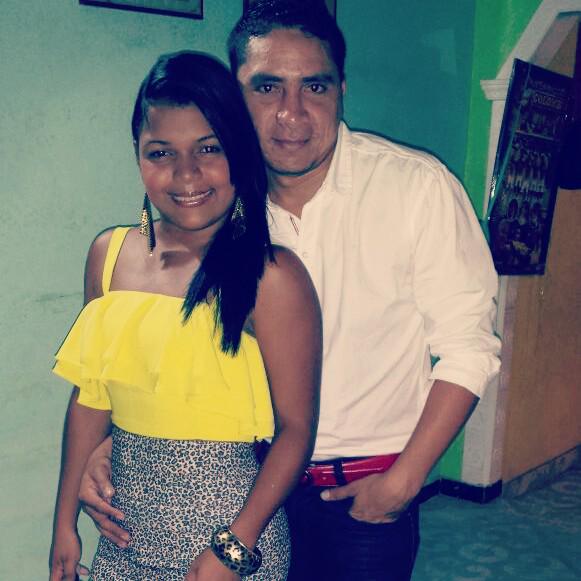 Edilsa_30's tweet photo. feliz 2015 de parte de mi hermosa familia #rruizcarranza @chemoruiz1 http://t.co/0NeCC8fjk8