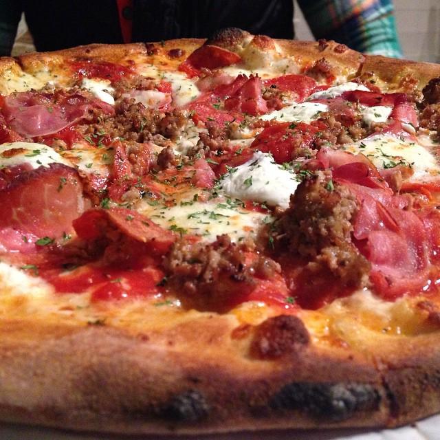 Nothing says TGIF like pizza; in this case, pizza from Skyking Pizza in Kingston Springs... ift.tt/1I64RTv