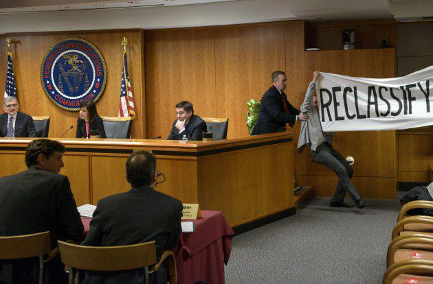 engadget's tweet image. FCC plans to vote on new net neutrality rules in February engt.co/1rMcOLv