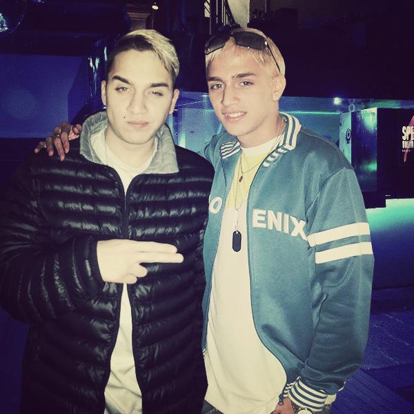 juniorcumbia's tweet photo. Foto con un amigo , pronto sale un ft  ... XD http://t.co/V5moEgrXiu