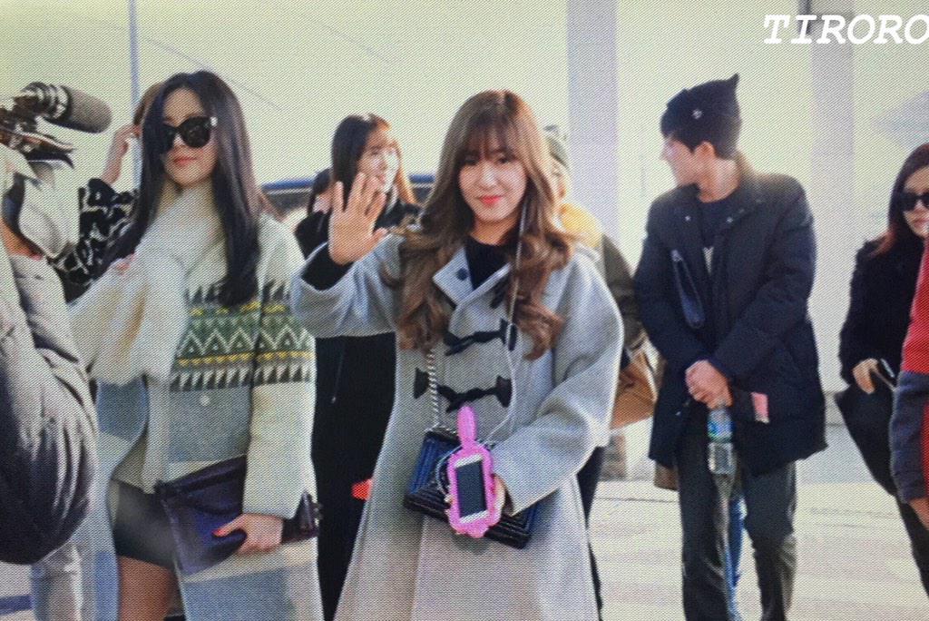 [PIC][03-01-2015]SNSD khởi hành đi Thượng Hải để tham dự "China for GG 1st Fan Party in ShangHai" vào sáng nay B6Yx0gECQAAjRr5