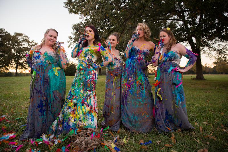 Independent's tweet photo. This bride got dumped before her wedding. She cancelled everything apart from the photoshoot http://t.co/yzxwJxP6e0 http://t.co/AsFeNCD1Ti