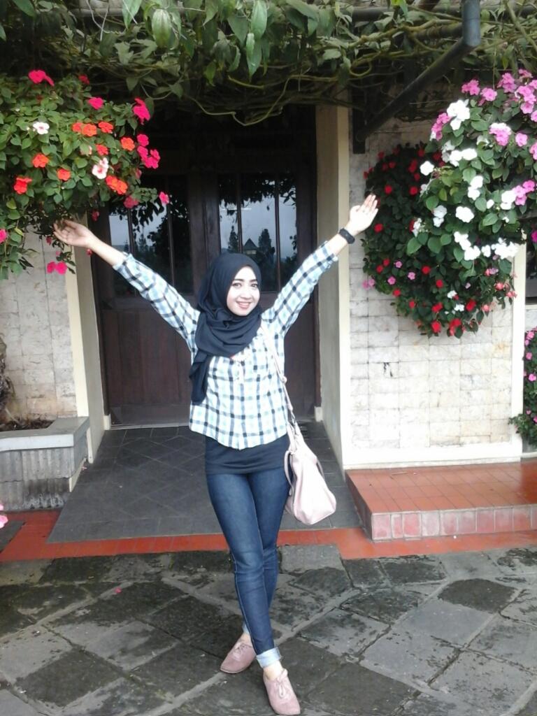daraaristi's tweet photo. Taman bunga nusantara http://t.co/K2ydNodPZl