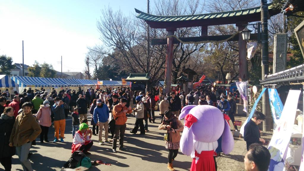 久喜市商工会鷲宮支所 旧鷲宮商工会 鷲宮神社駐車場初売りは本日1月3日の午後15時までとなっております かがみんの登場もその時間までとなっておりますので 撮影等を希望される方はお早めにお越しください 鷲宮神社 初詣 初売り らきすた かがみ