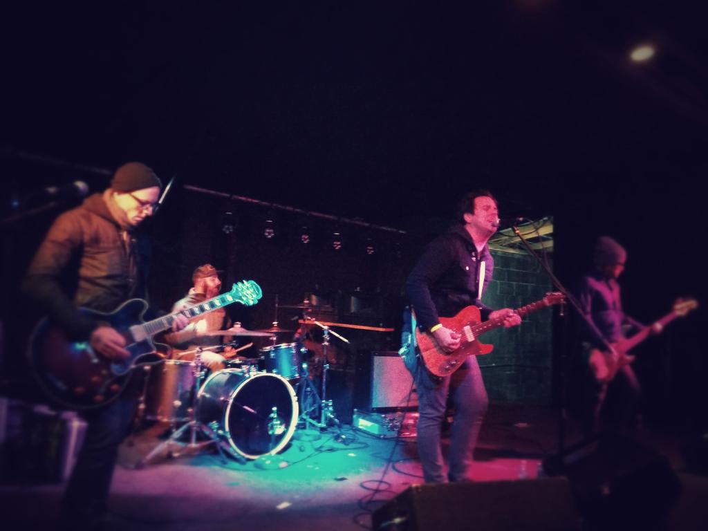 themmrocks's tweet photo. .@brokengoldatx at @Red_7 #FreeWeek2015 http://t.co/CIerJoFBrh
