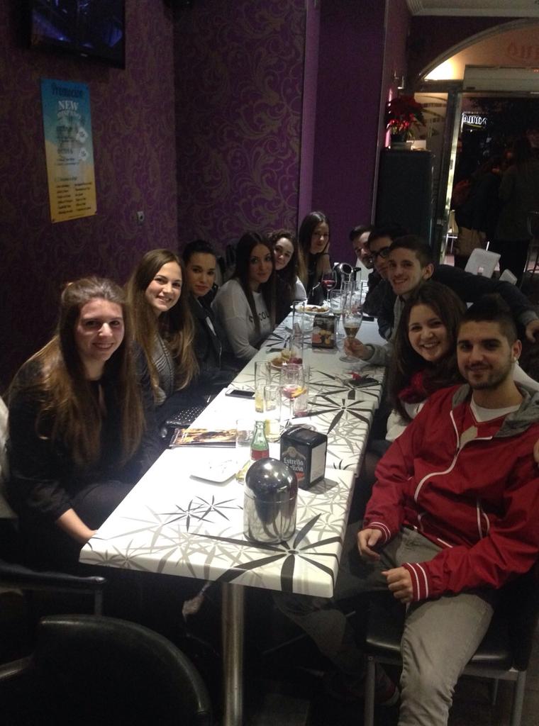 marikiyabc's tweet photo. Buenísima noche! #CompisMilagro #CenaMilagro #Reencuentro TenemosQueRepetir #FaltaGente #HastaLaPróxima http://t.co/7SVlIHD0Og