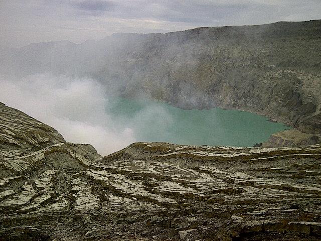 hekasetyo's tweet photo. Inilah kawah ijen .. http://t.co/3UVvQvbtU0