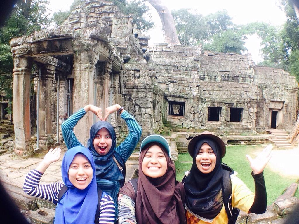 Dya__Nadia's tweet photo. @twt_backpacker nk join jgk π #bpthrowback #bp2014 seoul-hatyai-krabi-bandung-cambodia http://t.co/2IB6DcDtgc