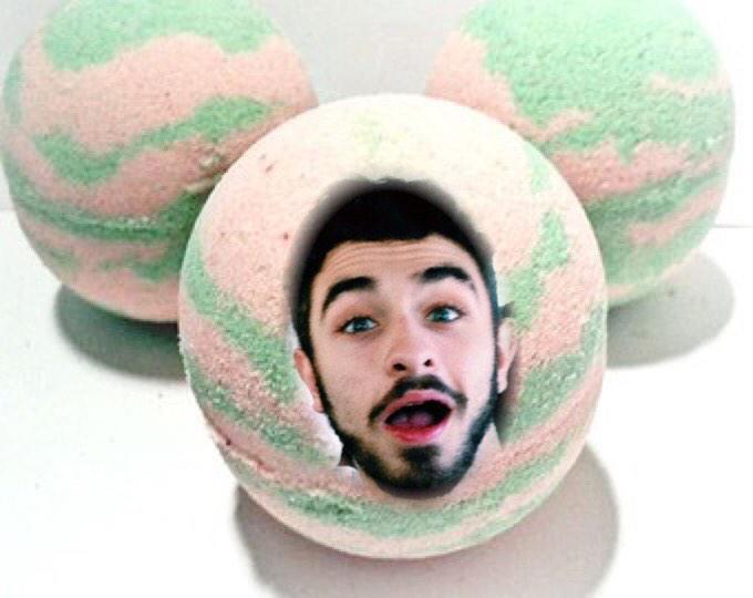 GraceGriffin888's tweet image. I love my new bath bomb!! @RickyUbeda11