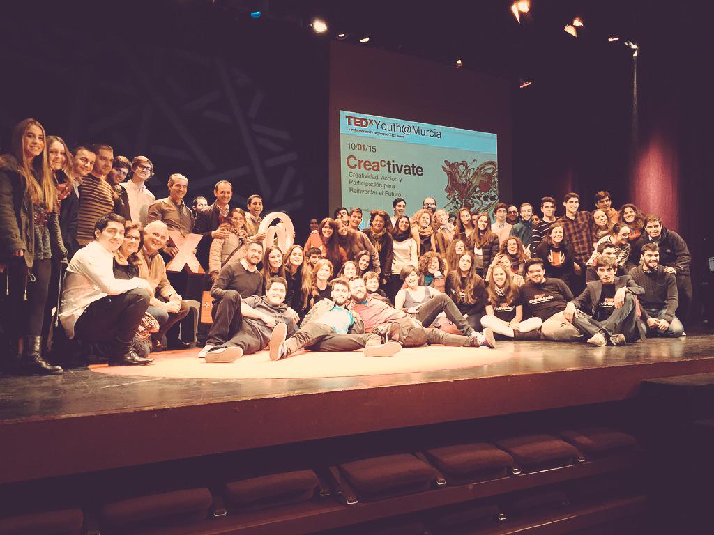 ImproVivencia's tweet photo. Grandes ideas hemos vivenciado hoy en el @TEDxYouthMurcia 
Foto de familia, encantados de haberos conocido. http://t.co/TCLjFa0Idf
