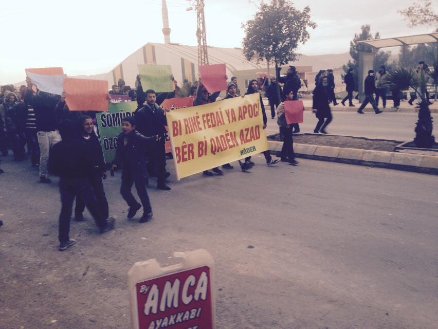 ibrayhan's tweet photo. Gençlik uyuşturucu, fuhuş ve ajanslaştırmaya karşı gerçekleştirdiği yürüyüşle tepkisini ortaya koydu. http://t.co/UrdsHTN4Hx