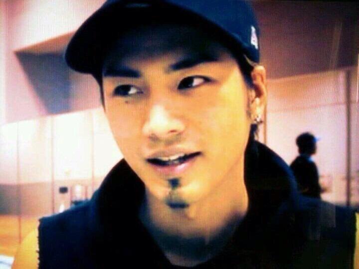 ㄘなつ Ldh垢 え 臣アイプチ疑惑 笑笑 確かに前のと比べると二重線ない笑 でもうちも奥二重だからアイプチしてたら 普通の二重なって 夏休み明け 目でかくなったね って言われたし 笑 臣もそんな感じでしょー 笑 アイプチしてても関係ないけどね